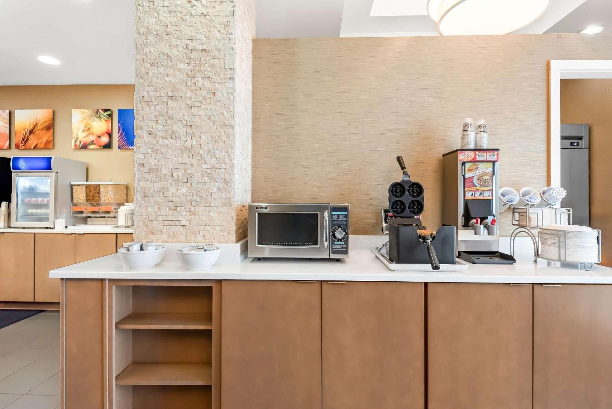 Comfort Suites New Orleans East Extérieur photo