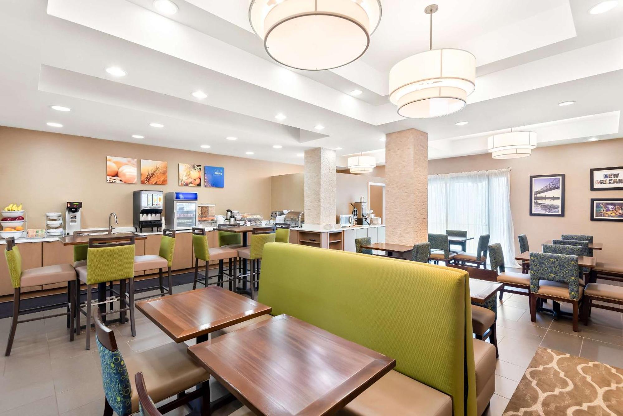 Comfort Suites New Orleans East Extérieur photo
